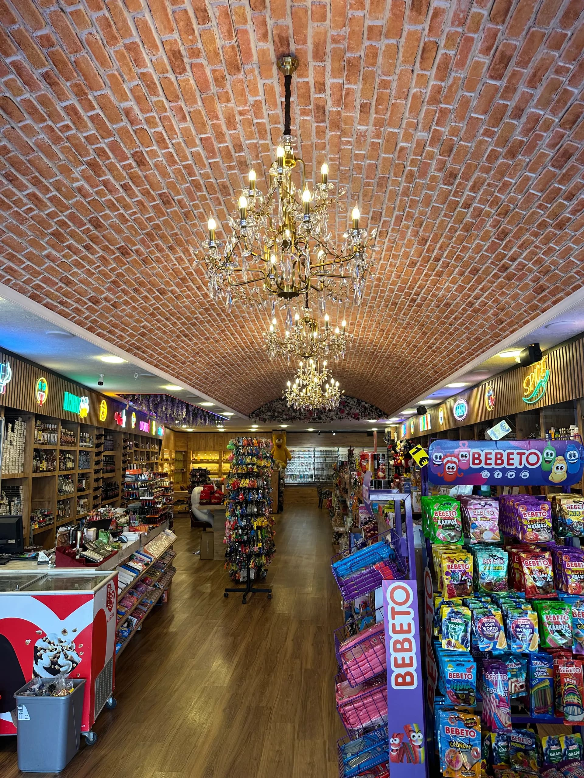 Hervas Souvenir — gift and perfume shop in Alanya Konakli